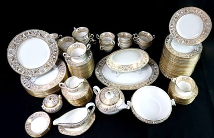 142 Pc. Wedgwood "Gold Florentine" Porcelain Dinner Set