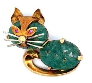 Vintage 18Kt Yellow Gold & Carved Jade Cat Brooch