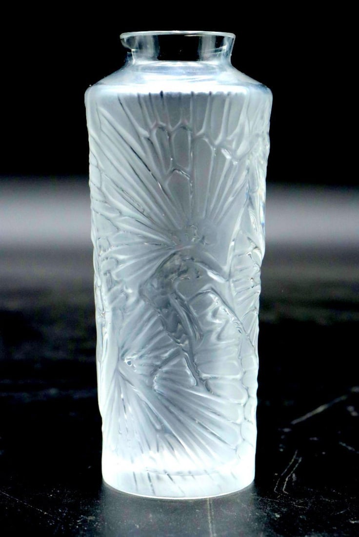 Lalique "Sylphide Solifore" Crystal Vase: Lalique France "Sylphide Solifore" Crystal Vase. Measures approx. - 4 1/4" high. With original box. Have a similar item to sell? Contact us at info@marketauctionsinc.com Please review 