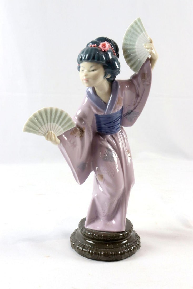 Lladro "Madame Butterfly" #4991 Porcelain Figurine: Lladro "Madame Butterfly" 4991 Porcelain Figurine. Measures approx. - 12" H x 6" W x 4" D. Stamped "Lladro #4991" underneath base. Condition is overall good. Have a similar