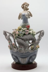 Lladro "Loves First Light" #1862 Porcelain Sculpture