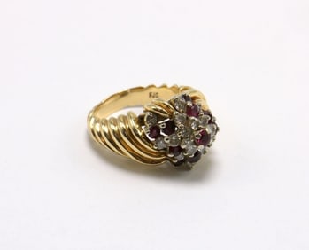 Vintage 14Kt Ruby & Diamond Ladies Cocktail Ring