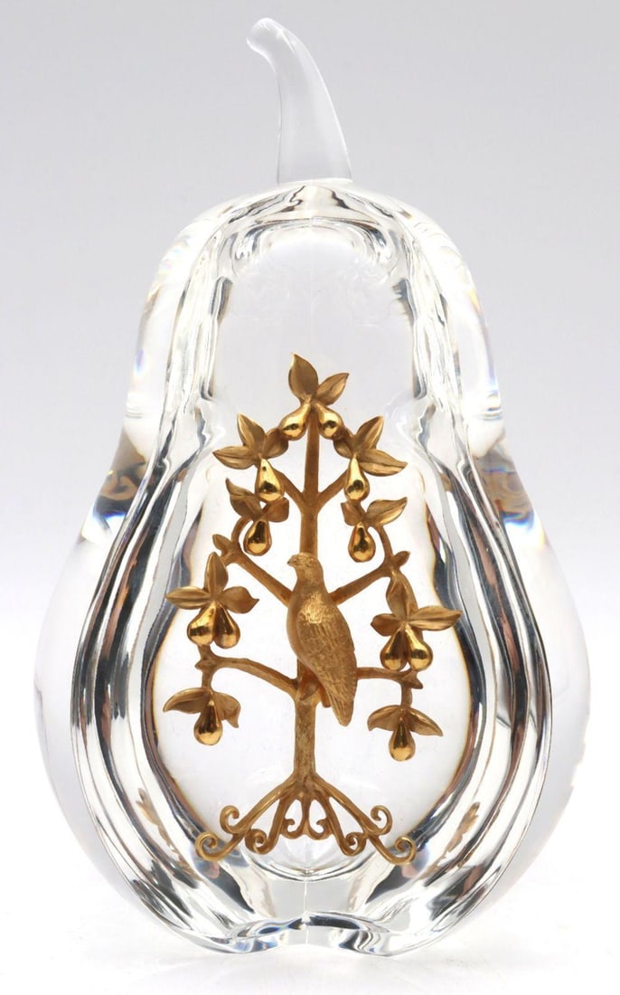 Steuben "Partridge in a Pear Tree" 18Kt & Crystal Sculpture: Steuben “Partridge in a Pear Tree” 18K Yellow Gold and Crystal Sculpture A finely crafted crystal and gold sculpture by Steuben, titled Partridge in a Pear Tree. The pear-shaped crystal,