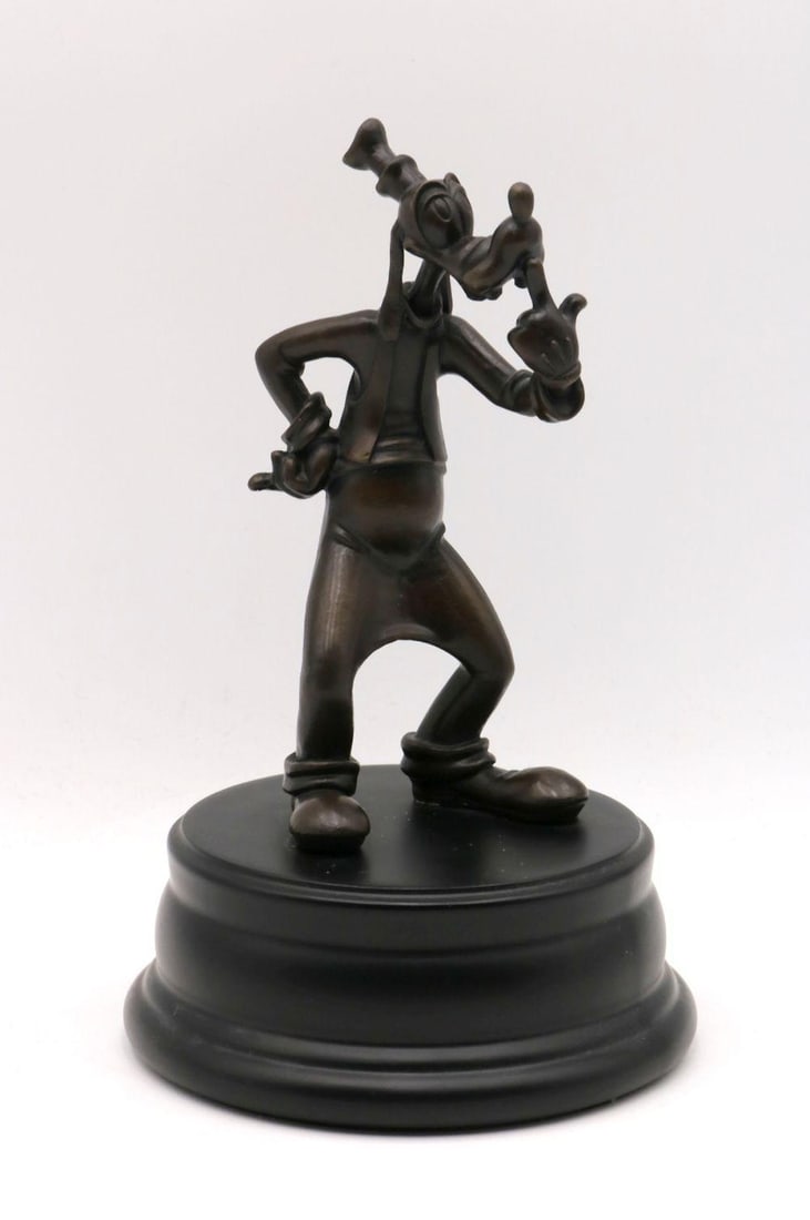 Disney Gallery "Goofy" Bronze Sculpture (1 of 4)
