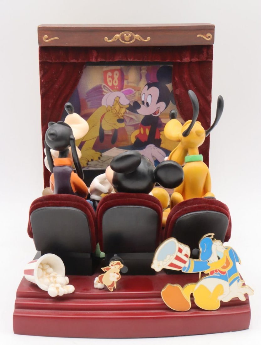 Randy Noble "Lights, Camera, Pins!" Interactive Figurine Set: Randy Noble “Lights, Camera, Pins!” Interactive Figurine Set with Disney Pins Artist: Randy Noble Material: Hand-painted resin with enamel pins Markings:</