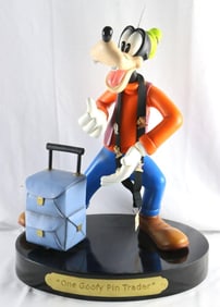 Randy Noble Big Fig "One Goofy Pin Trader" Disney Resin Statue