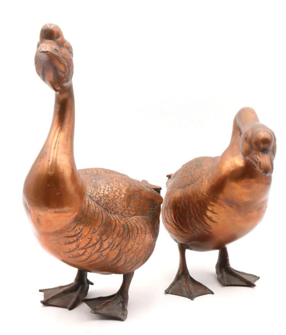 Pair of Japanese Copper Geese: PAIR OF JAPANESE COPPER GEESE Unsigned and unstamped Measurements ranging from approximately: 10 in. (25.4 cm) width × 9 in. (22.9 cm) height × 5½ in. (14 cm) depth to 8½ in. (21.6 cm) depth × 5