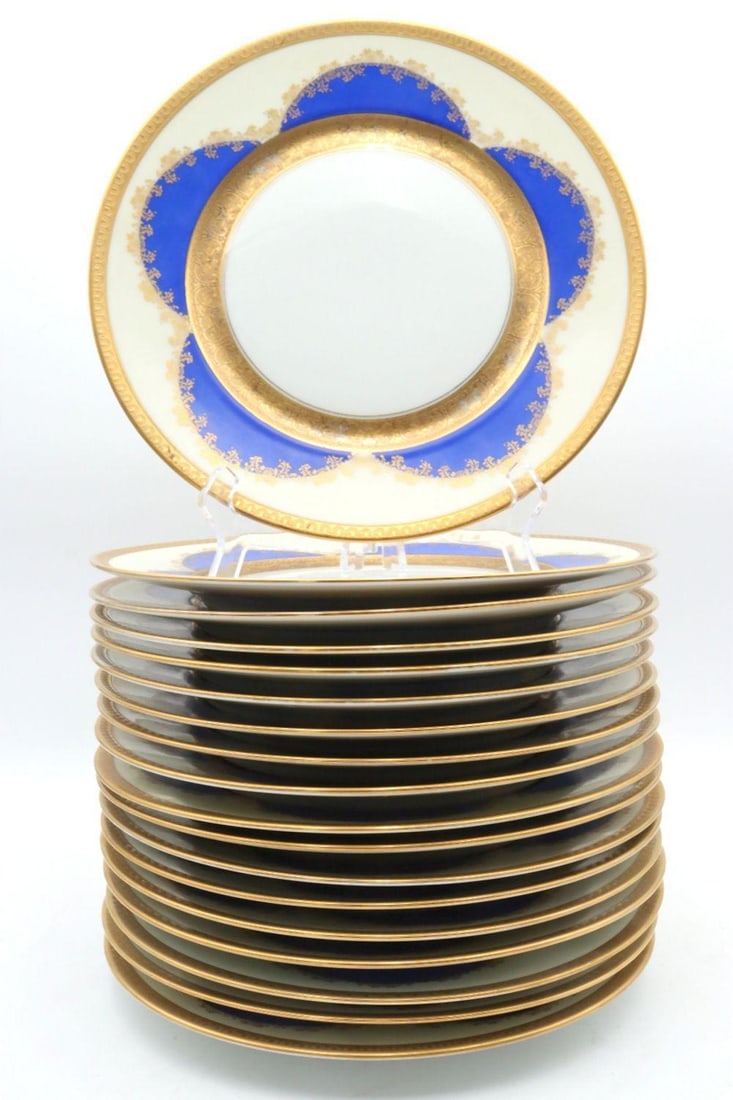 18 Pc. Blue Bohemian Plates: SET OF EIGHTEEN BOHEMIA PORCELAIN COBALT AND GILT DINNER PLATES Bohemia, Czechoslovakia, Mid-20th Century Diameter: 11 in. (27.9 cm) A fine and elegant set of eighteen Bohemia porcelain dinner plates,
