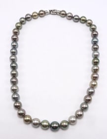 18Kt White Gold & Black Pearl Ladies Necklace