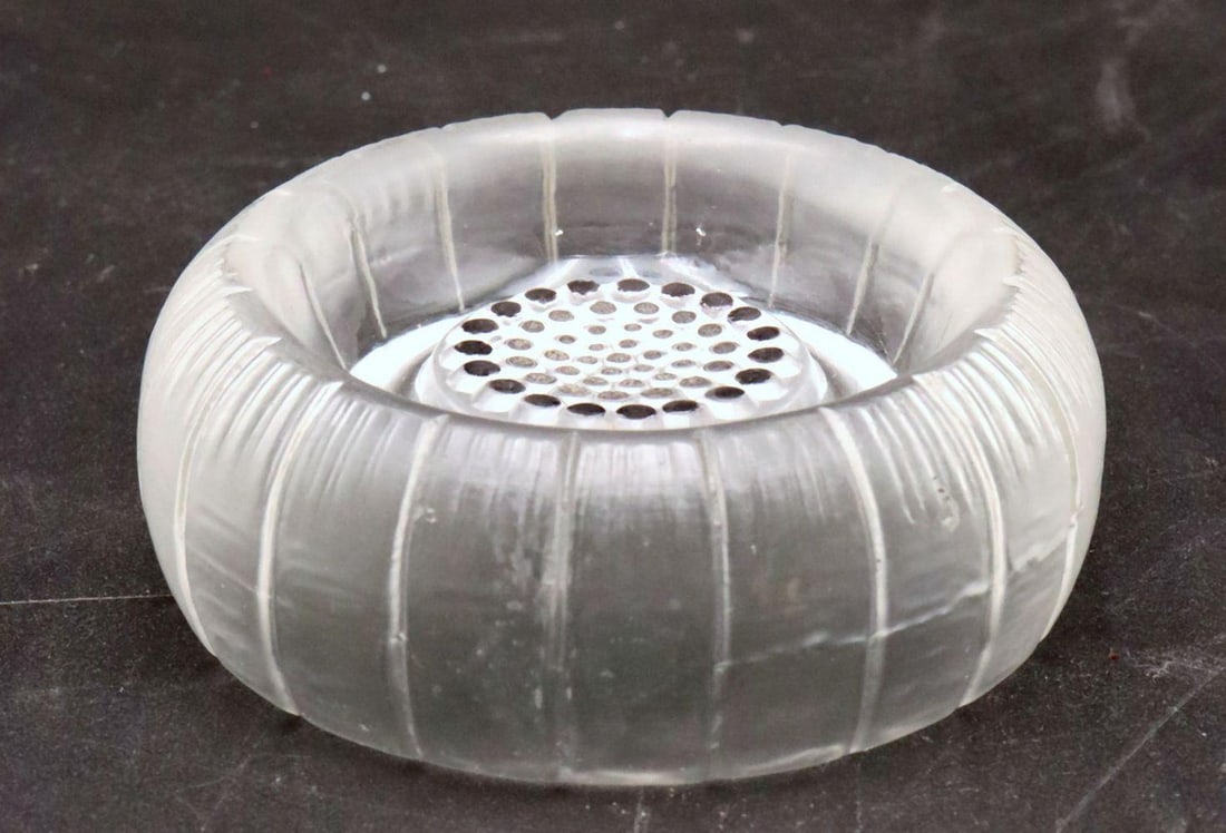 René Lalique “Berthe” Frosted Glass Ashtray (1 of 5)