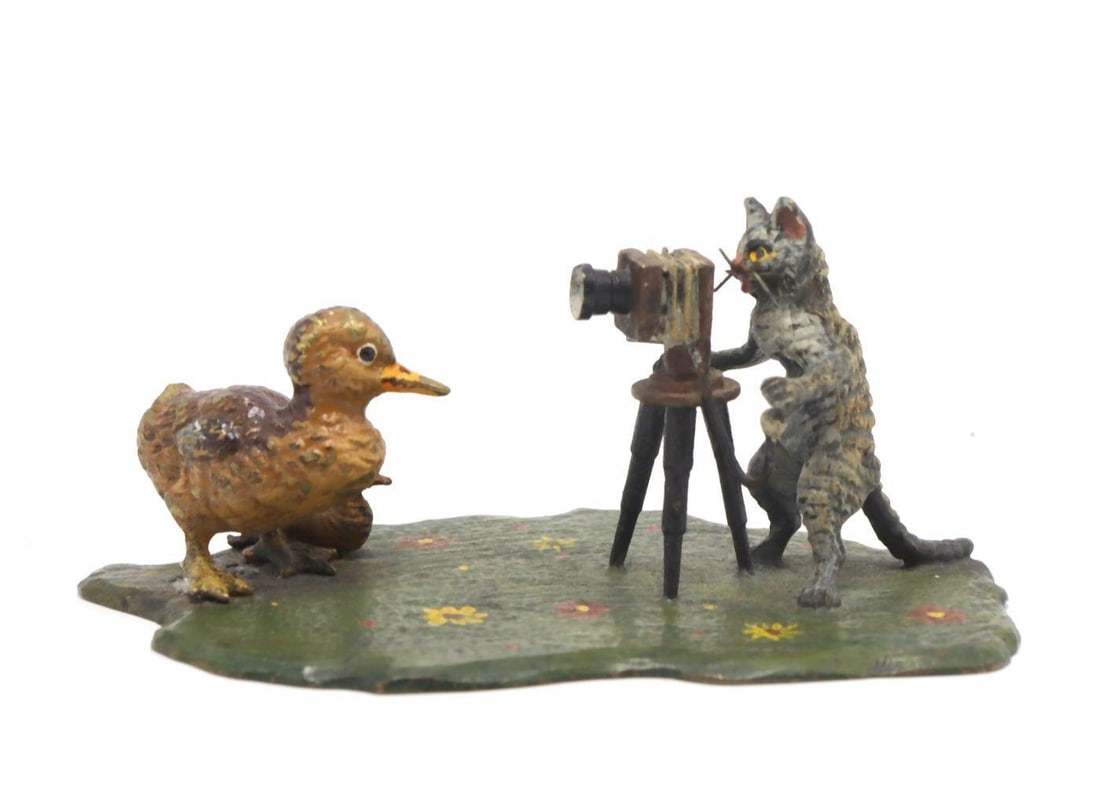Geschützt “Cat Photographer” Cold Painted Bronze Sculpture (1 of 6)