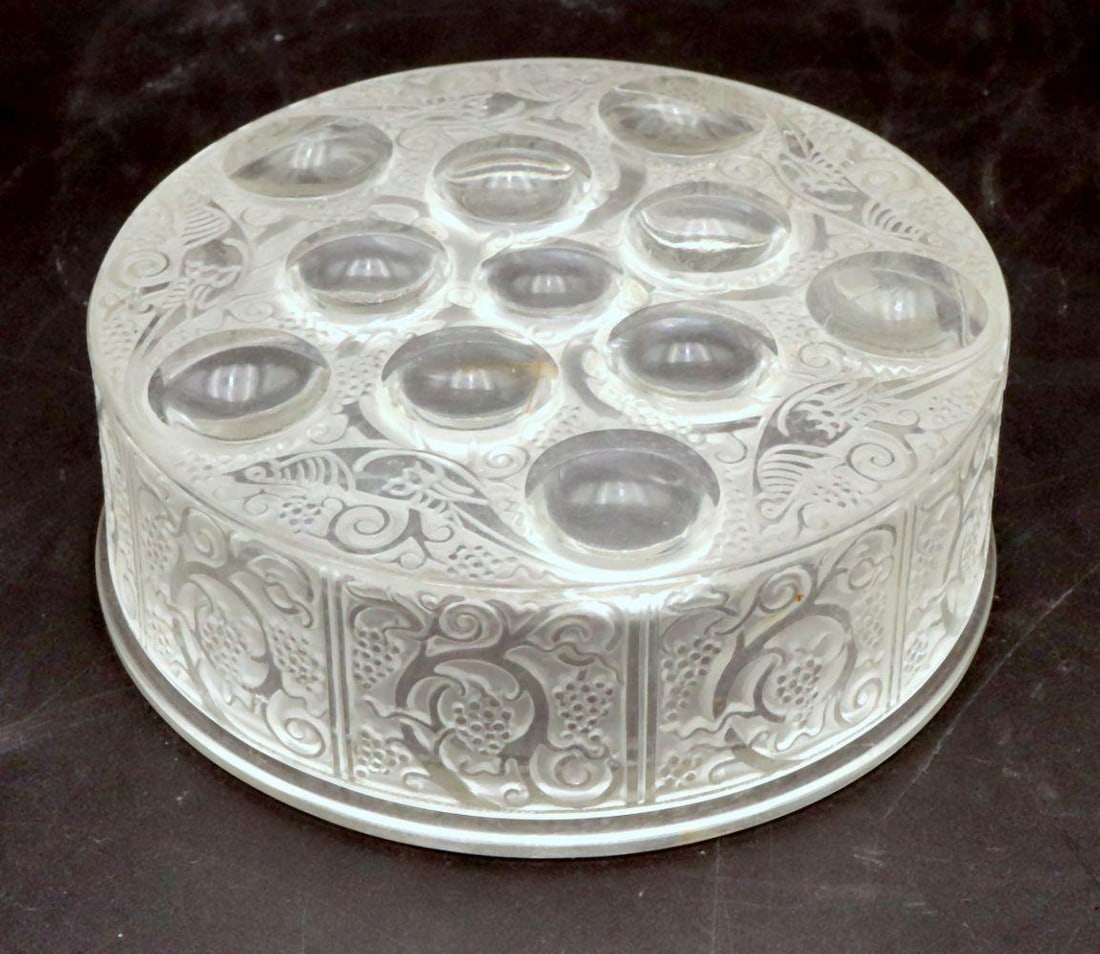 Vintage Lalique "Rogers" Crystal Powder Box (1 of 7)