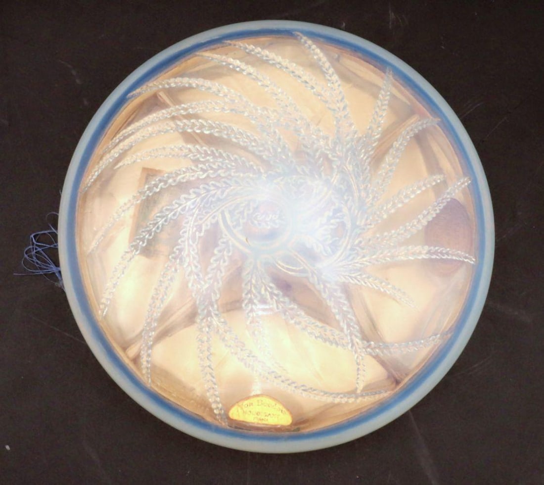 René Lalique "Quatre Flacons" Perfume Bottle Box: René Lalique (French, 1860–1945) "Quatre Flacons" Perfume Bottle Box Model No. 3450 Circa 1924 Measurements: approximately 5 1/2" diameter x 1" high Opalescent glass perfum