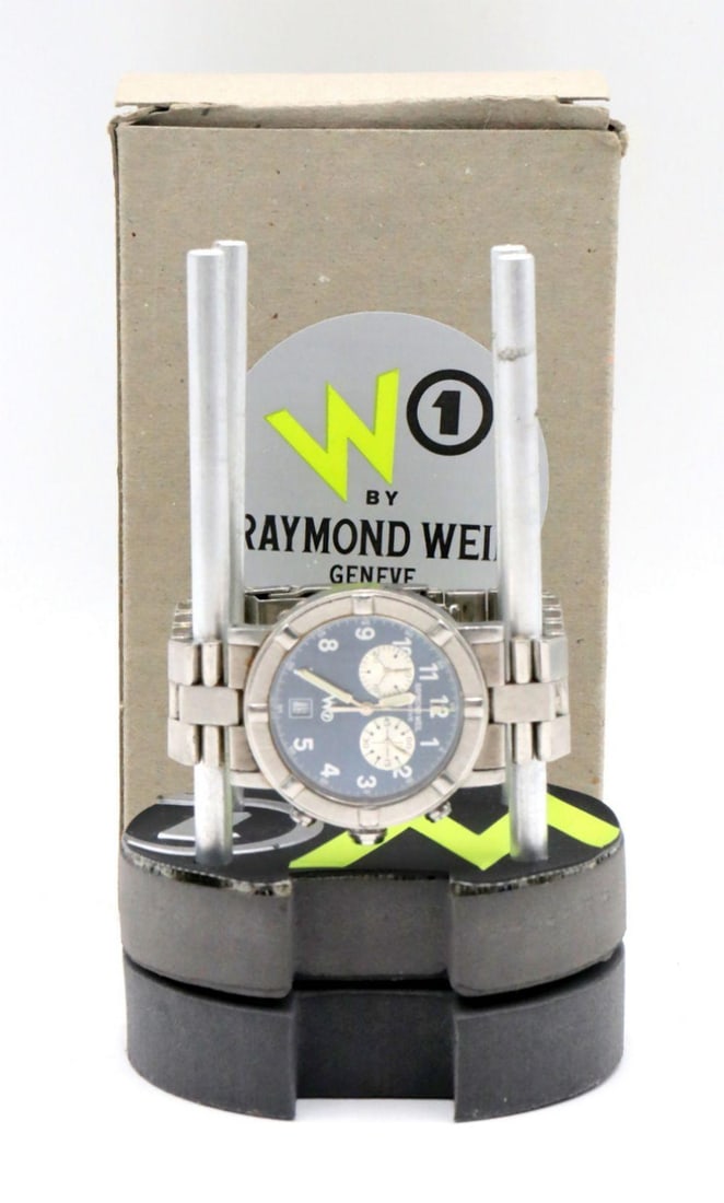 Raymond Weil Model No. 80005 Stainless Steel Watch: Raymond Weil (Swiss) Quartz Stainless Steel Wristwatch, Genève Model No. 80005 A Raymond Weil Genève quartz wristwatch crafted in stainless steel. The watch is presented with its original b