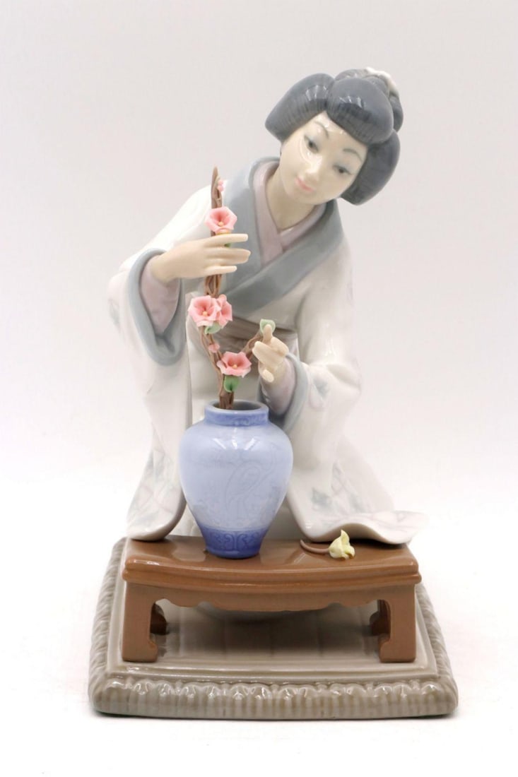 Lladro #4840 "Japanese Girl Decorating" Hand Painted Porcelain Figurine: Lladro #4840 "Japanese Girl Decorating" Hand Painted Porcelain Figurine Spanish, 20th Century 7" H x 6" W x 4 1/4" D Hand painted porcelain figurine titled “Japanese Girl Dec