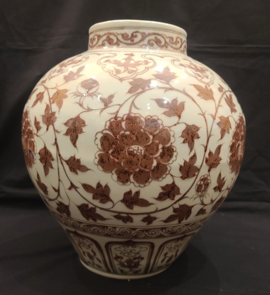 CHINESE AN UNDERGLAZE RED PORCELAIN JAR (1 of 4)