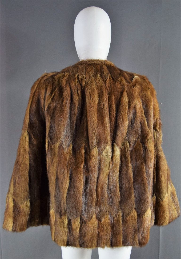 Brown Ladies Fur Coat: A vintage ruffed brown ladies fur coat (24" arm, shoulder to shoulder 16")