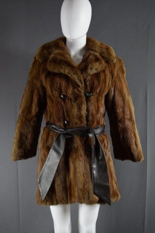 Brown Ladies Fur Coat (LNM): A vintage LNM brown ladies fur vest (arm 22"; shoulder to shoulder 17")