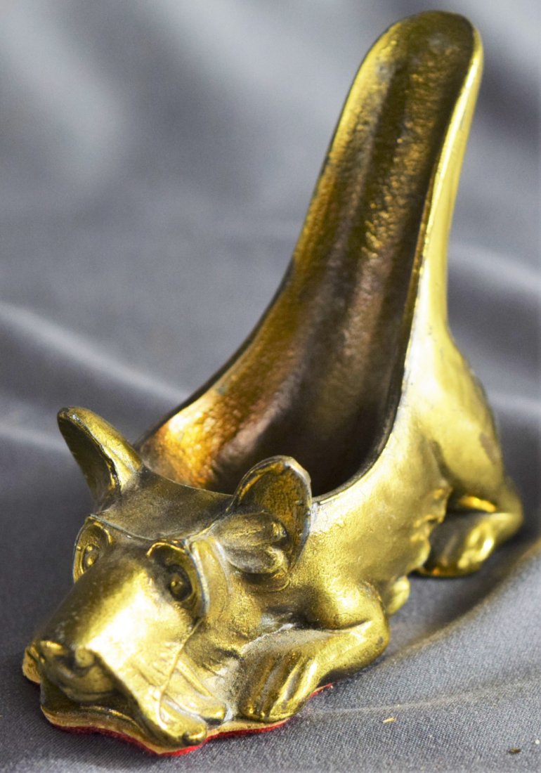 Bronze dog (pipe holder) (1 of 5)