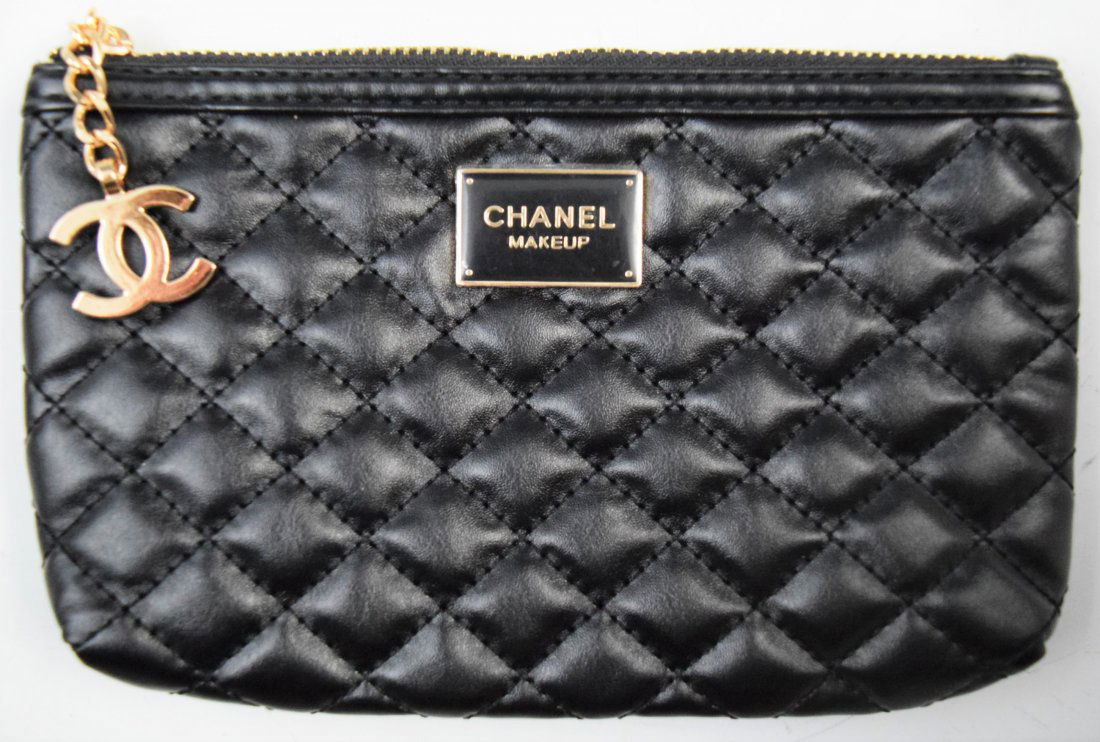 Chanel Patent Leather (Makeup) (1 of 4)