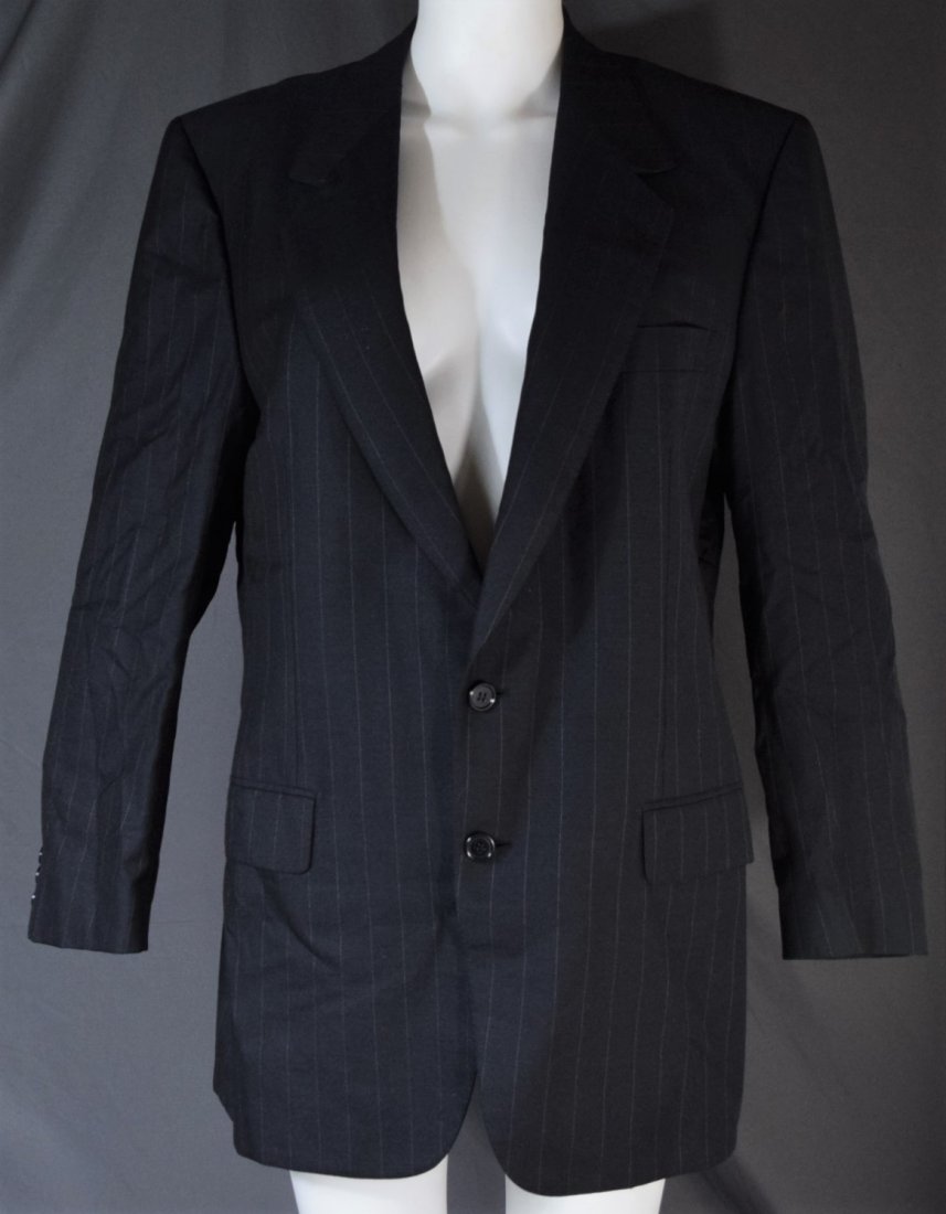 Brioni, Suit Jacket: Made in Italy Shoulder to Shoulder: 17.5", Length: 30"