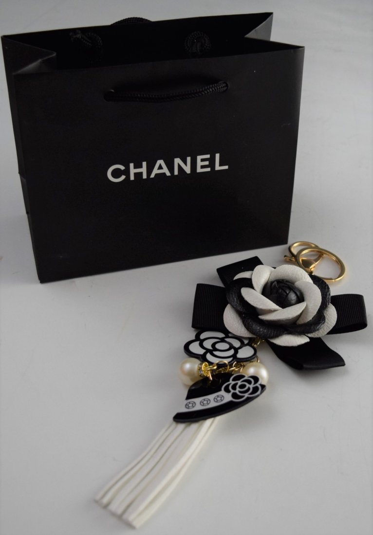 Chanel VIP Keychain (w/bag) (1 of 4)