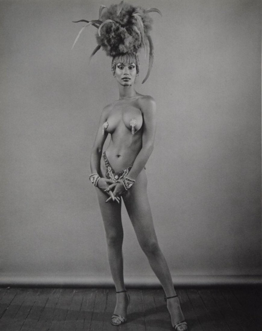 Robert Mapplethorpe - Nikki Starnes, 1980: ROBERT MAPPLETHORPE (1946-1989) Nikki Starnes, 1980 Sheet-fed gravure c. 1985 Printed in Spain 12" x 9 3/4"
