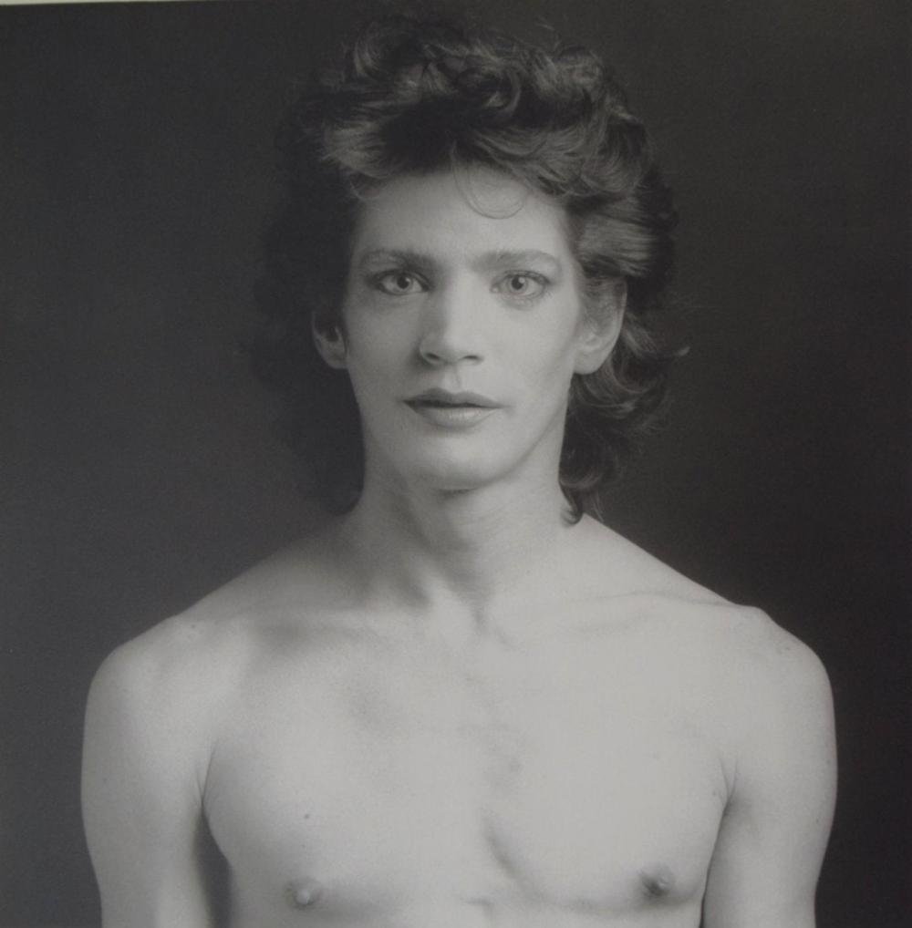 Robert Mapplethorpe - Robert Mapplethorpe, 1980: ROBERT MAPPLETHORPE (1946-1989) Robert Mapplethorpe, 1980 Sheet-fed gravure c. 1985 Printed in Spain 10" x 10"