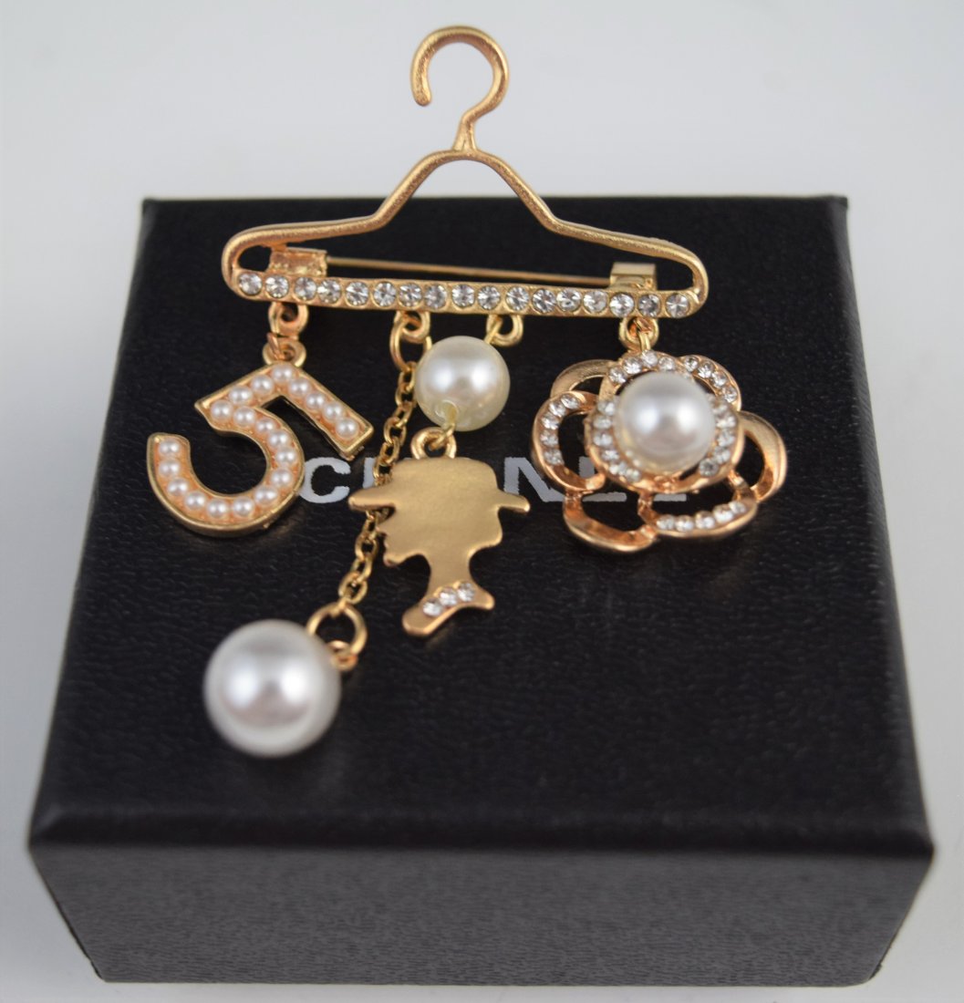Chanel VIP Brooch (w/box) (1 of 4)