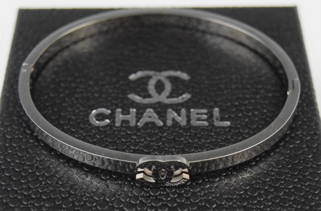 Chanel VIP Bracelet (1 of 5)