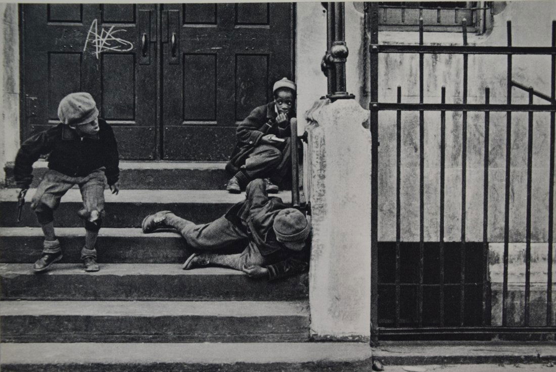 Helen Levitt - Children On A New York Stoop (1 of 1)