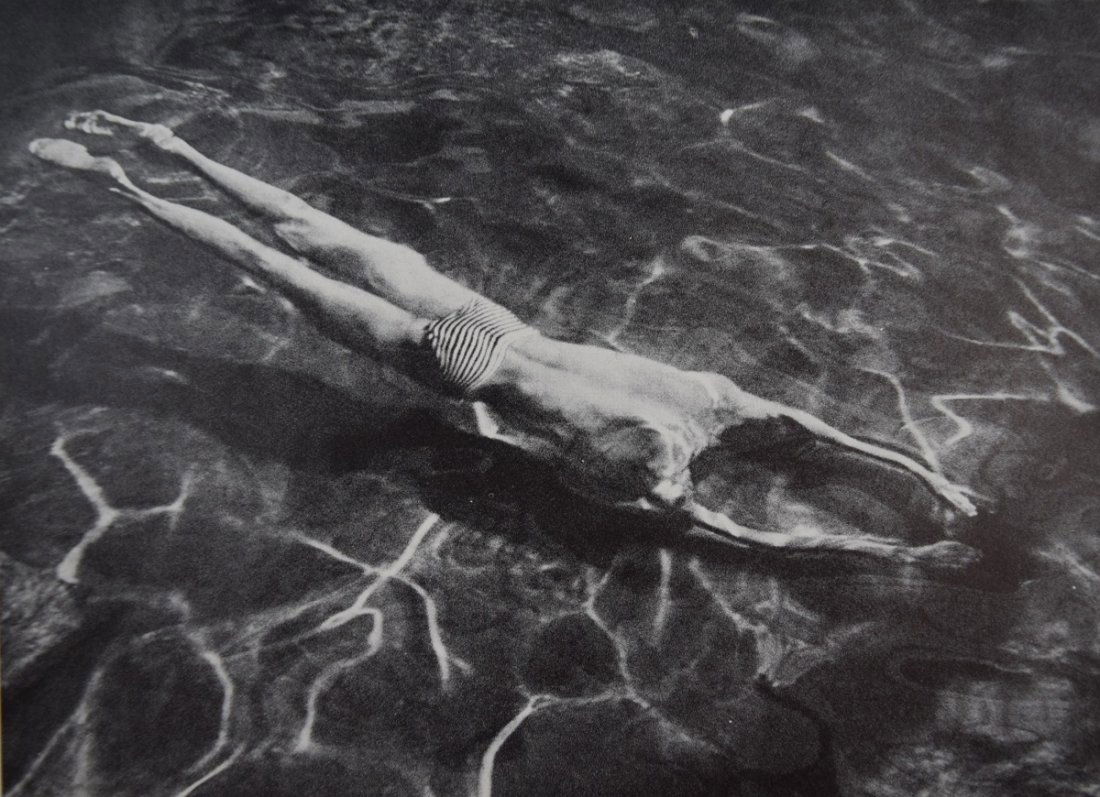 Andre Kertesz - Swimming Underwater, 1917 (1 of 1)