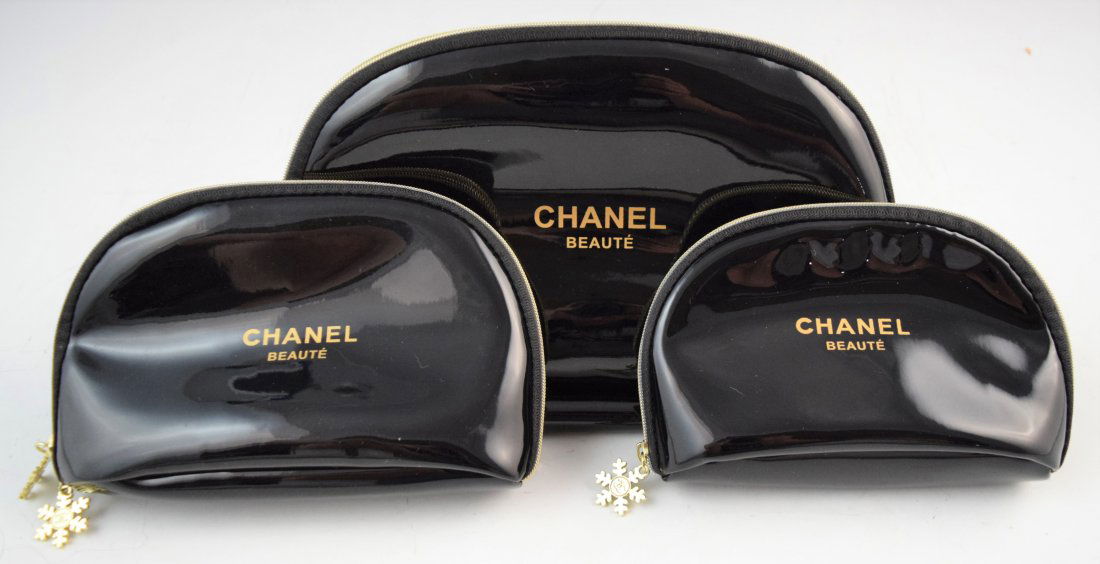 Chanel VIP Black Makeup Clutch (Beaute) (1 of 3)