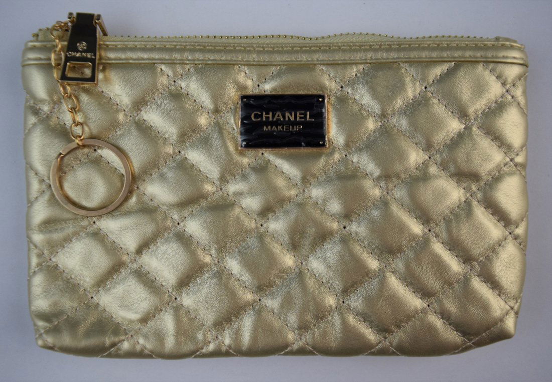 Chanel VIP Makeup Clutch (Gold) (1 of 4)