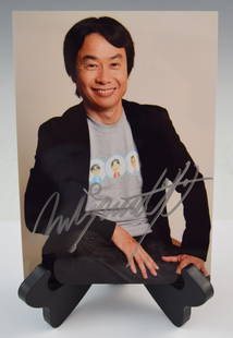 Shigeru Miyamoto signed (photograph): Shigeru Miyamoto Photograph, signed by producer at it Nintendo, Shigeru Miyamoto 5" x 7"