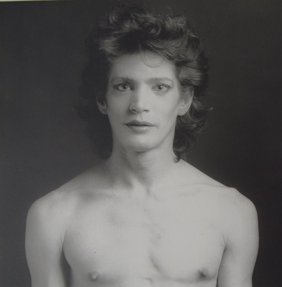 Robert Mapplethorpe - Robert Mapplethorpe, 1980: ROBERT MAPPLETHORPE (1946-1989) Robert Mapplethorpe, 1980 Sheet-fed gravure c. 1985 Printed in Spain 10" x 10"