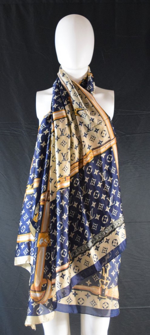 Louis Vuitton Silk Scarf (new w/tag) (1 of 2)