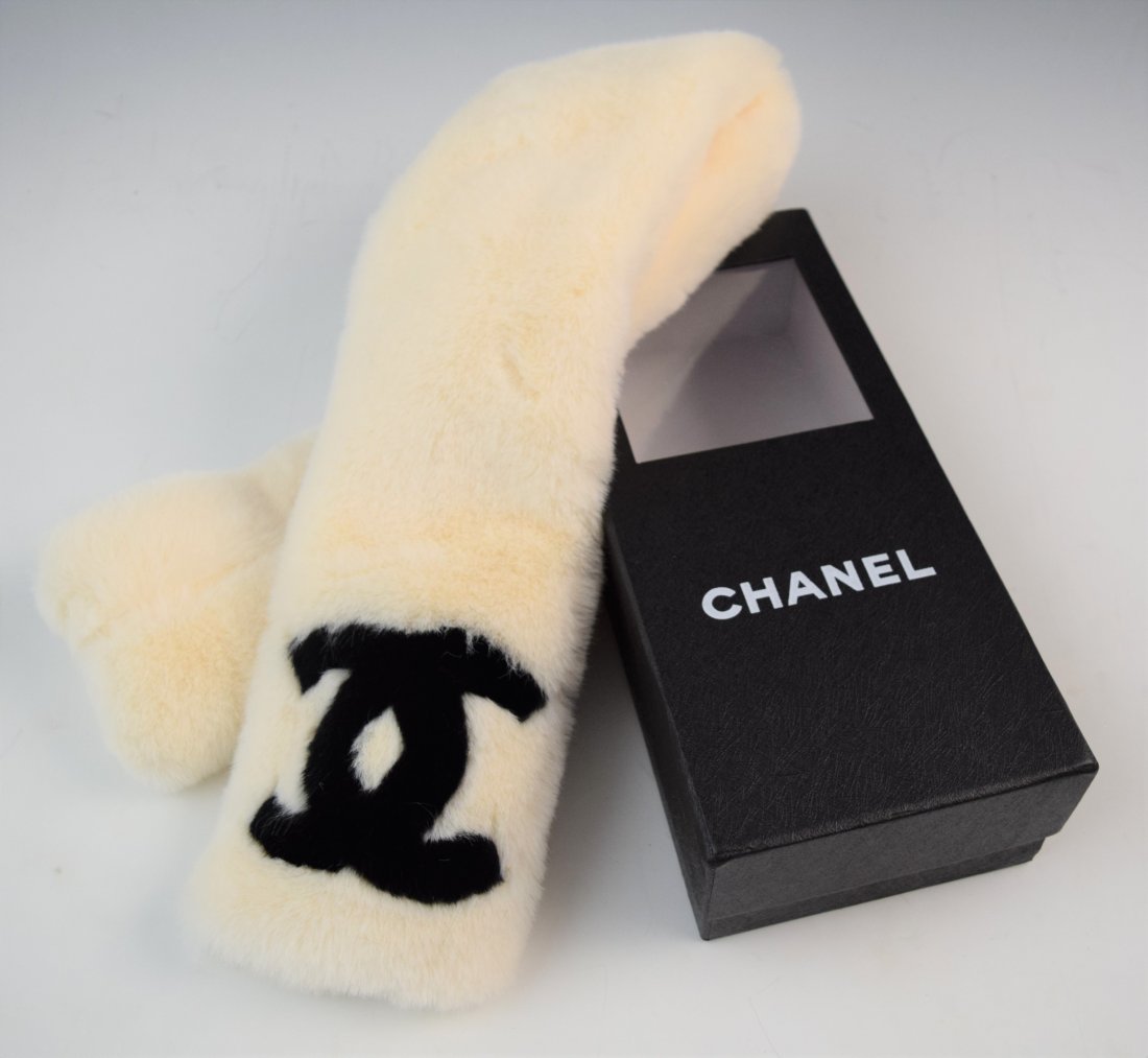 Chanel faux fur neck warmer w/box) (1 of 4)