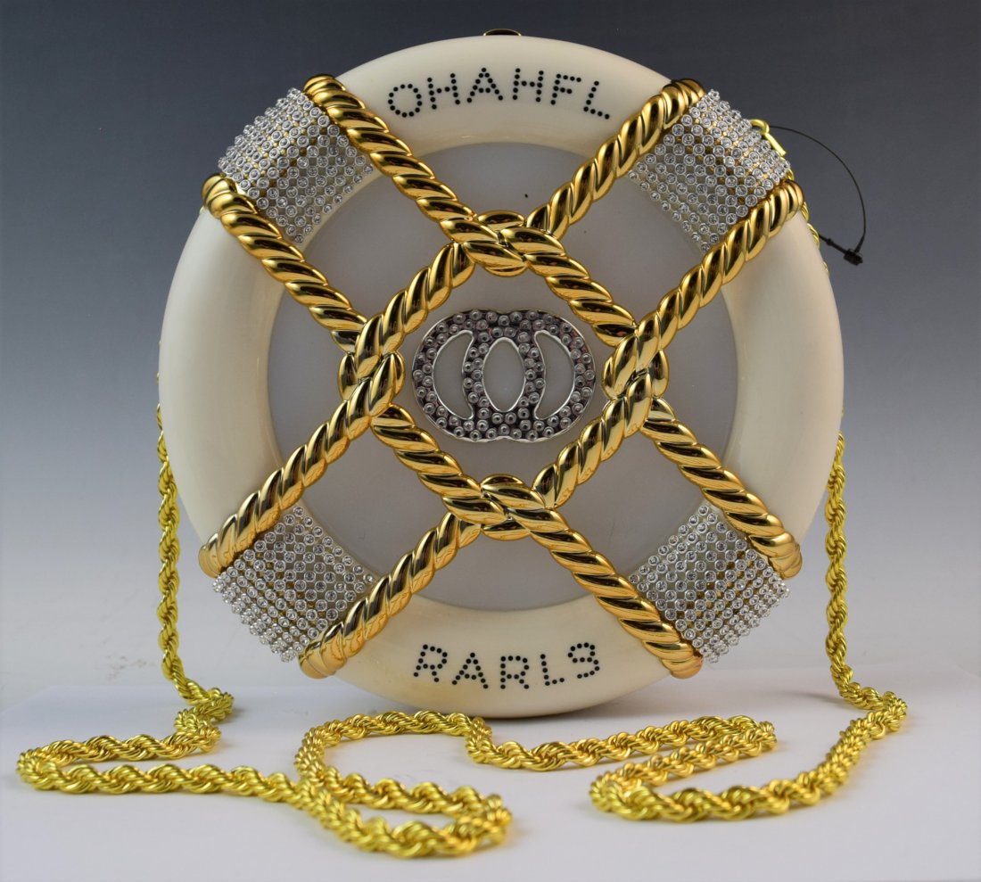 Metiers DArt Runway Lucite Handbag (1 of 4)