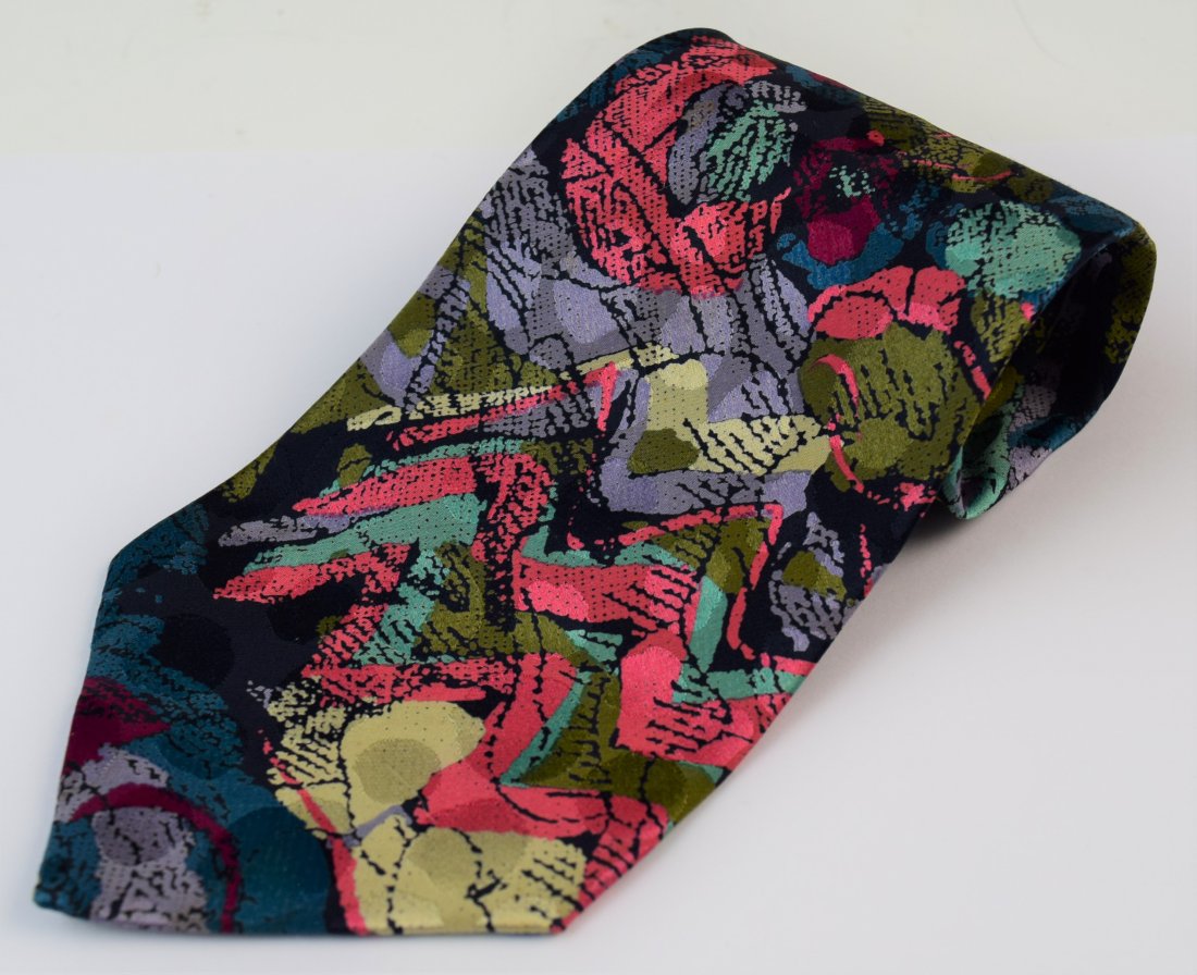 Brioni, Italian Mens Tie: BRIONI (ITALIAN) Men's tie issued by Brioni