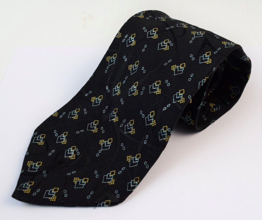 Brioni, Italian Mens Tie: BRIONI (ITALIAN) Men's tie issued by Brioni