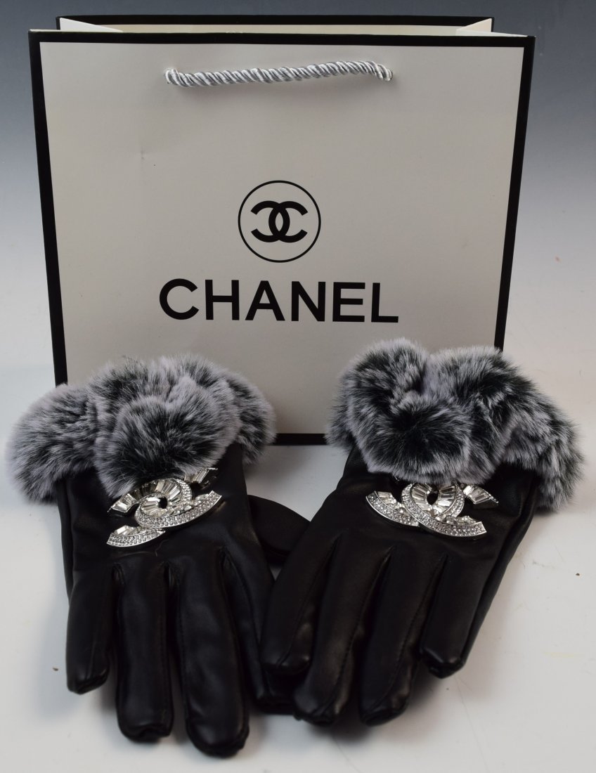 CC Faux Fur Trim Gloves: CC Faux fur trim gloves