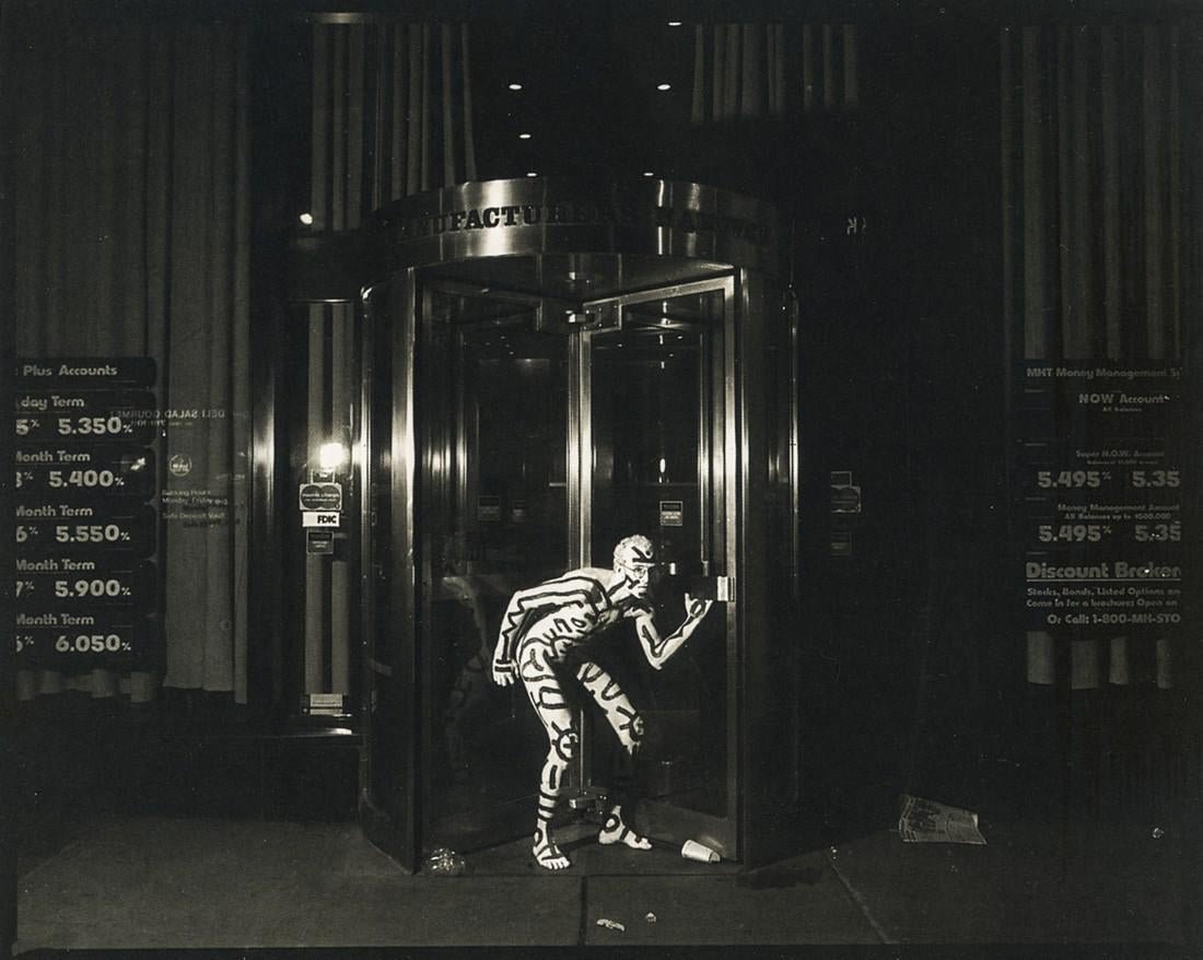 Annie Leibovitz - Keith Haring in Doorway, NYC, 1986 (1 of 1)