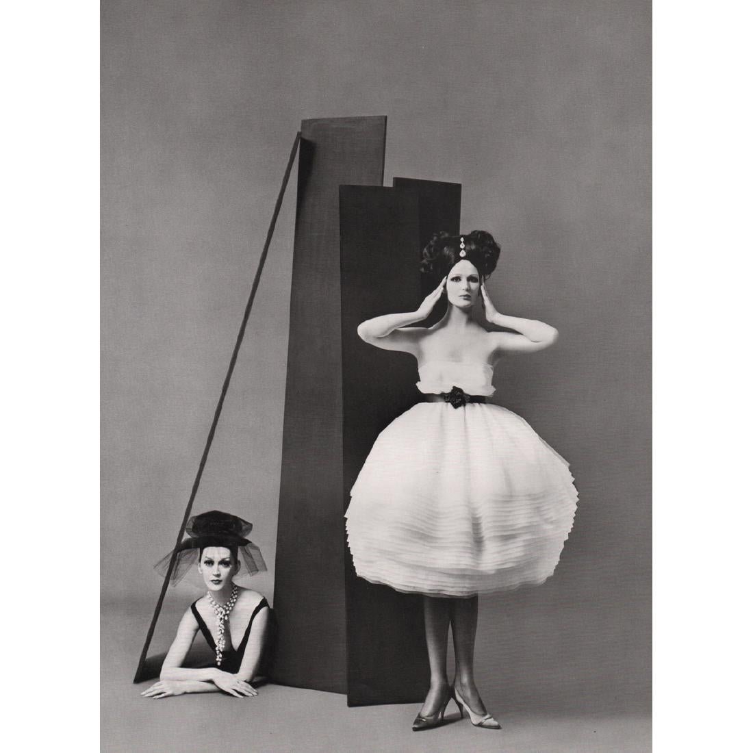 Richard Avedon - Dovima and Betsy Pickering, Paris 1958 (1 of 1)