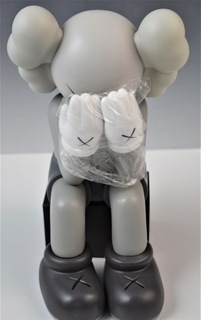 Kaws - Passing Through Open Edition Figure 2007 (1 of 4)