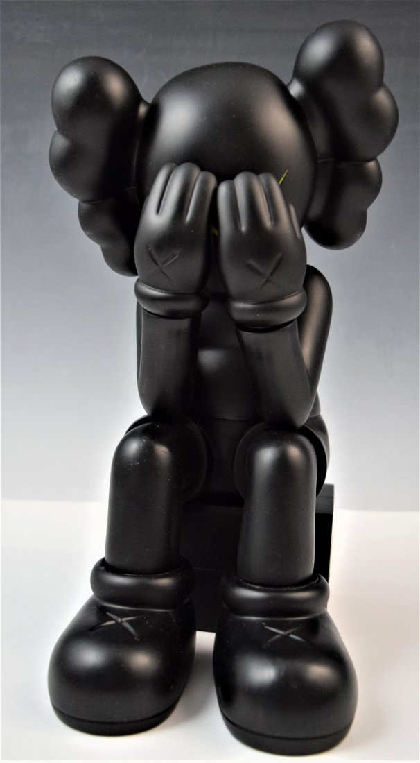 Kaws - Passing Through Open Edition Figure 2007 (1 of 6)