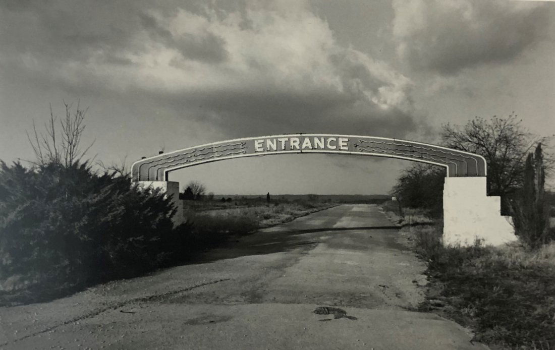 Lee Friedlander - Kentucky, 1977: LEE FRIEDLANDER (B. 1934) Kentucky, 1977 Photo-litho 6" x 9 1/8"