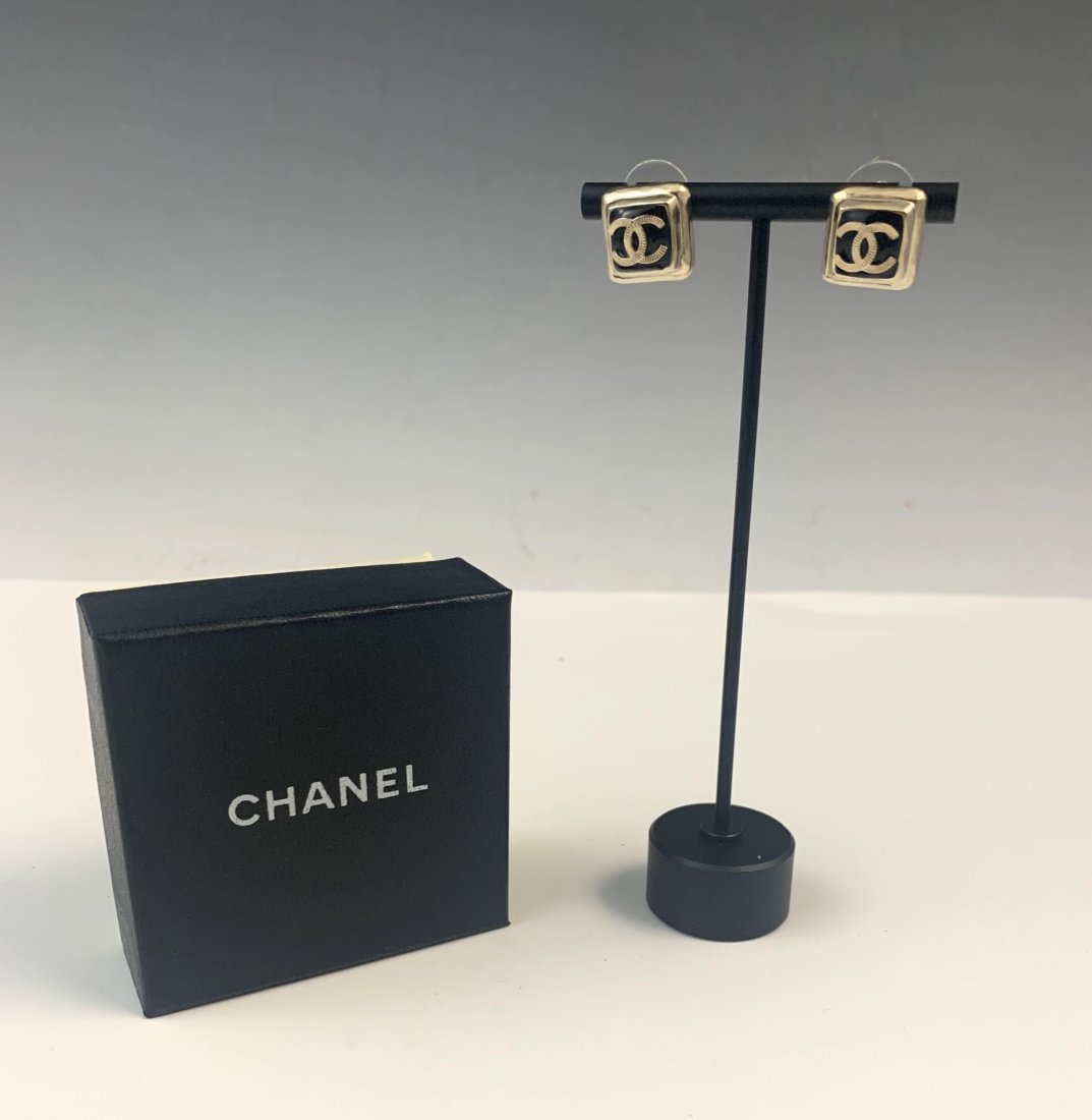 Authentic Chanel CC Black Earrings (1 of 5)