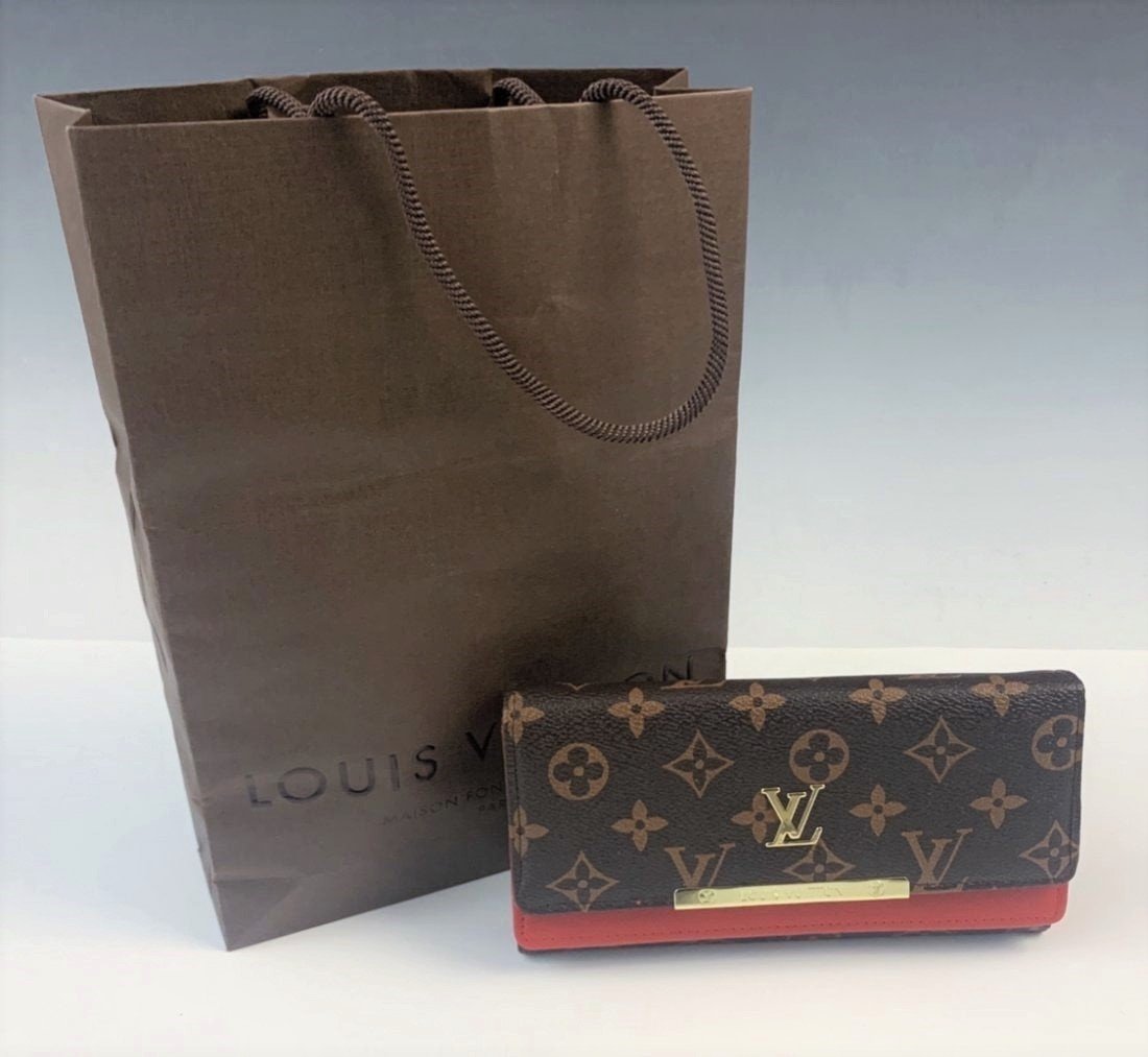 Louis Vuitton Monogram Ladies Wallet (1 of 11)