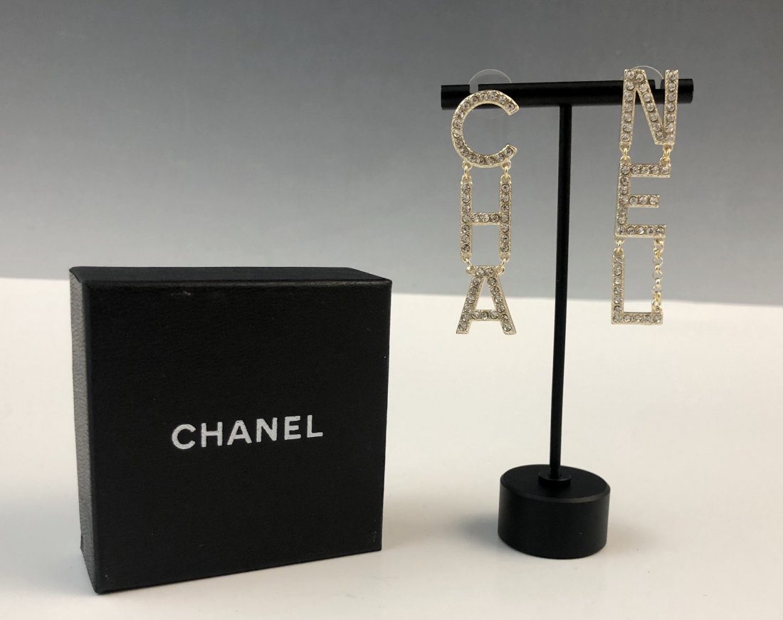 Authentic Chanel Runway Earrings (1 of 8)